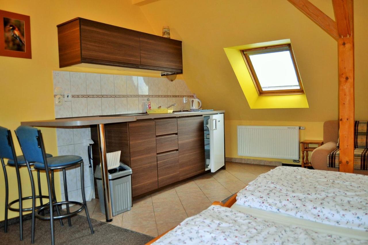 קרלובי וארי Apartments Nicol מראה חיצוני תמונה