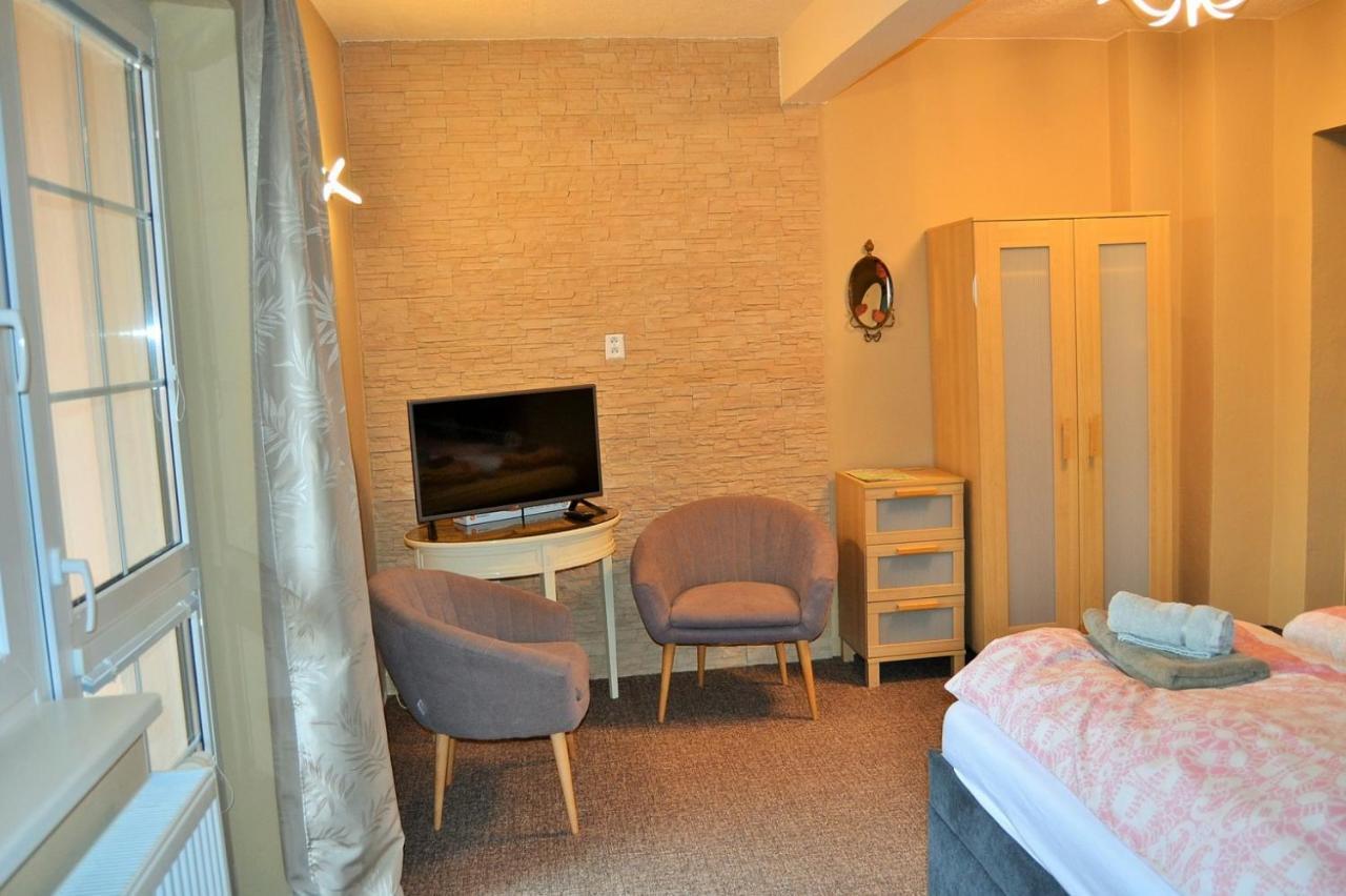 קרלובי וארי Apartments Nicol מראה חיצוני תמונה
