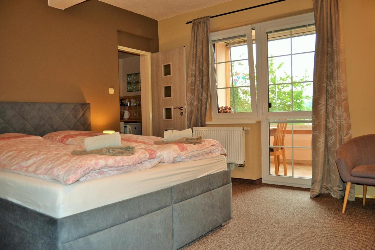 קרלובי וארי Apartments Nicol מראה חיצוני תמונה